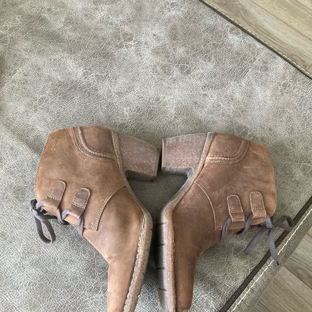 Clarks Artisan Leather Ankle Boot - Picture 7 of 7